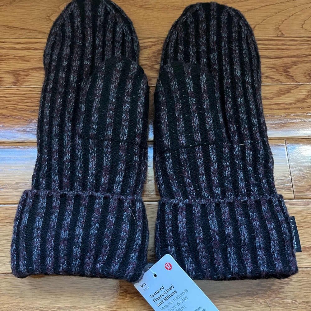 NWT Lululemon Fleece Lined mittens